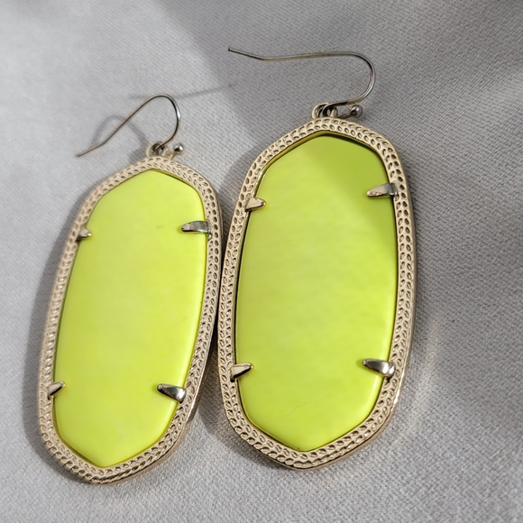 Kendra Scott Neon Yellow Danielle Earrings in Gold - Picture 9 of 13